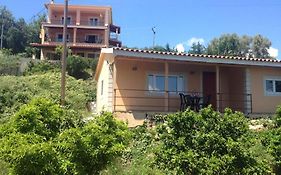 Takis & Eirini Family Apartments